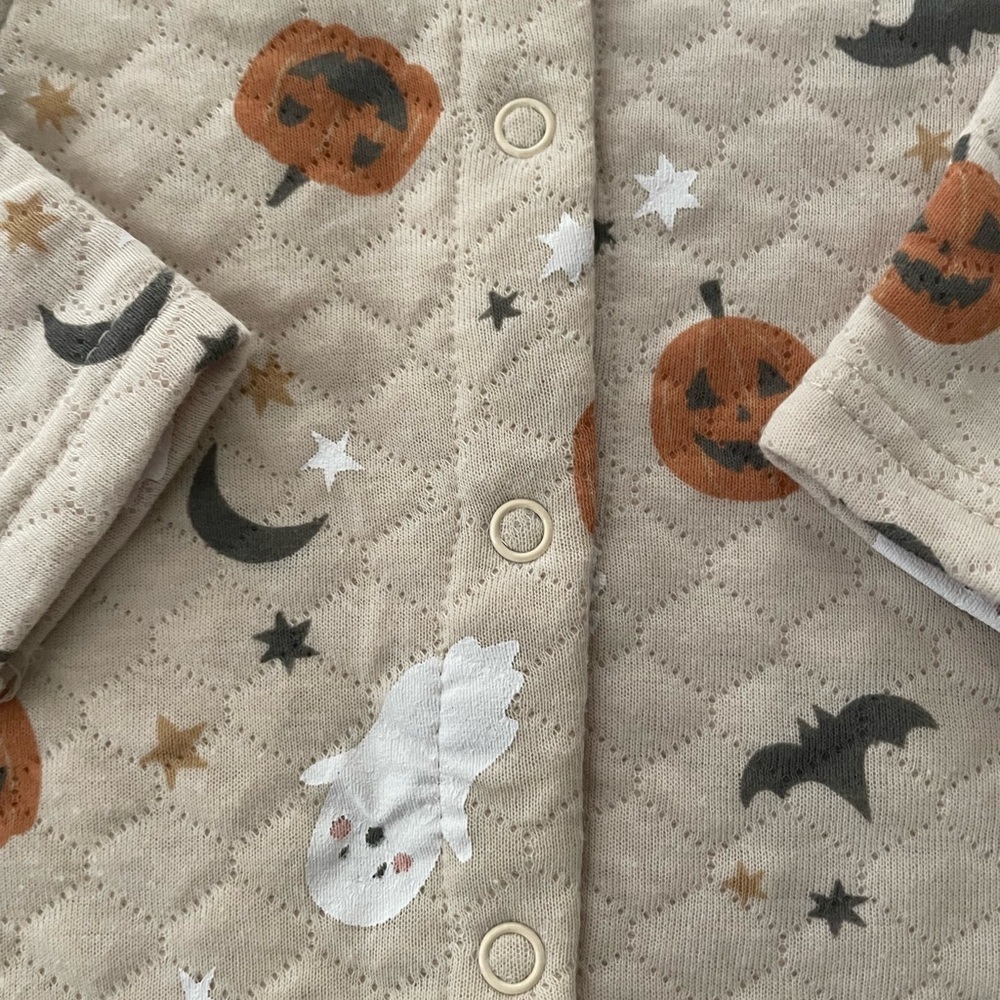Lila And Jack Halloween One Piece Snap Button Footed Sleeper Size 0-3m in cream - Picture 3 of 5